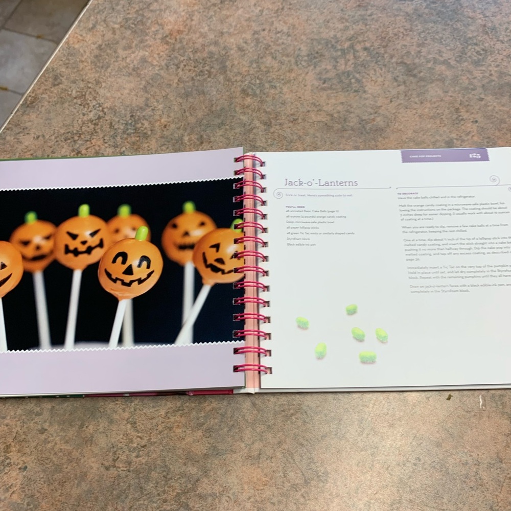 Bakerella Cake Pop Cookbook - Picture 14 of 16